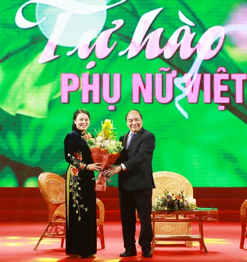 Thủ tướng đối thoại với đại biểu phụ nữ Việt Nam 